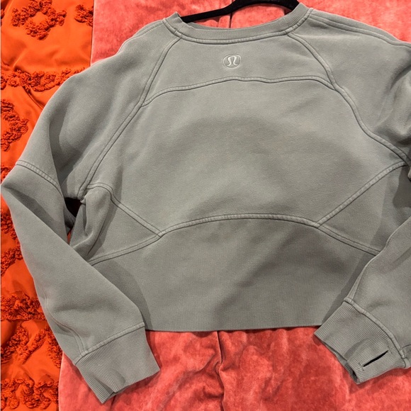 lululemon athletica sage green Cropped Sweatshirt - Picture 3 of 4